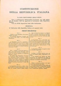 Prima pagina della Costituzione Italiana